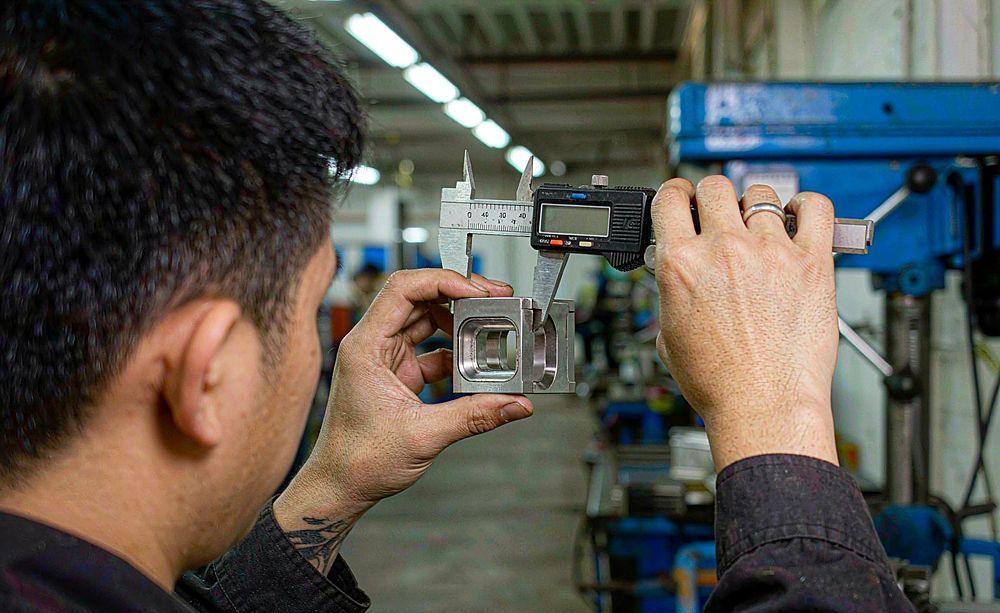 Measurement check with digital caliper